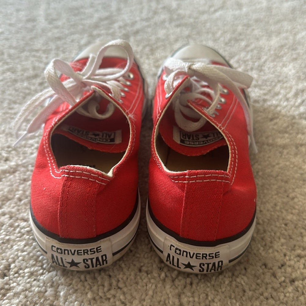 Red converse - Picture 4 of 5
